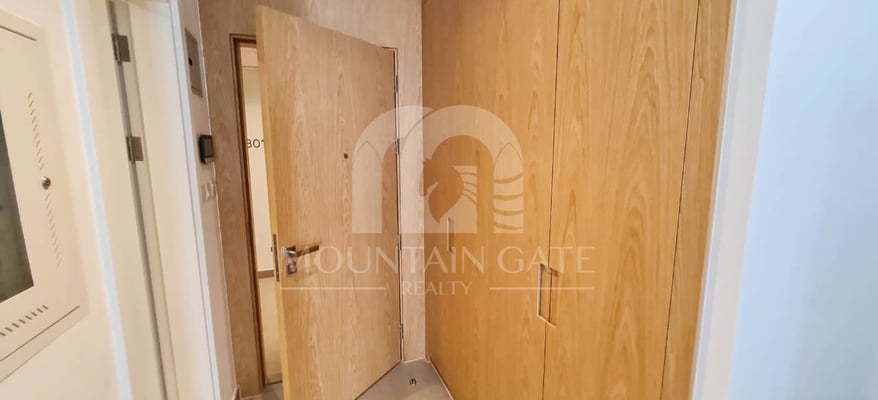 studio-apartment-with-balcony-in-al-mamsha-shj-mountain-gate-realty-mg-s-4361