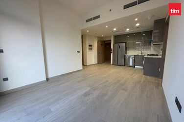 READY | UNFURNISHED UNIT | PRIME LOCATION image 2