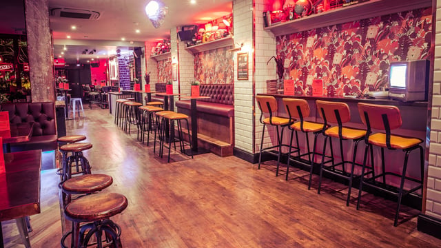 Simmons Bar | Piccadilly Circus