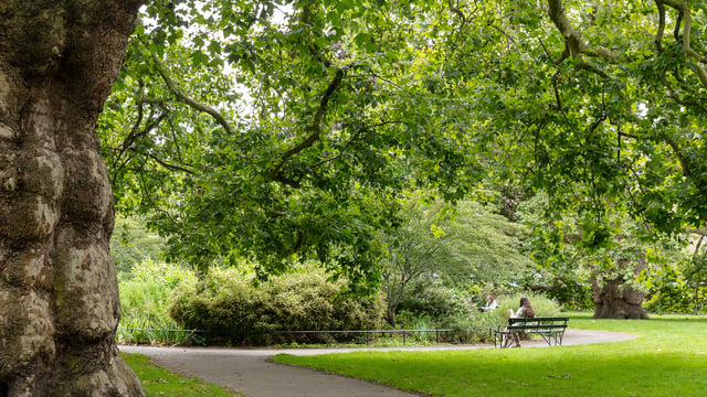 Walking Tour: Hidden Gardens of London