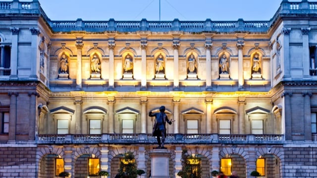 London Walking Tour - Mayfair & Royal Academy Café