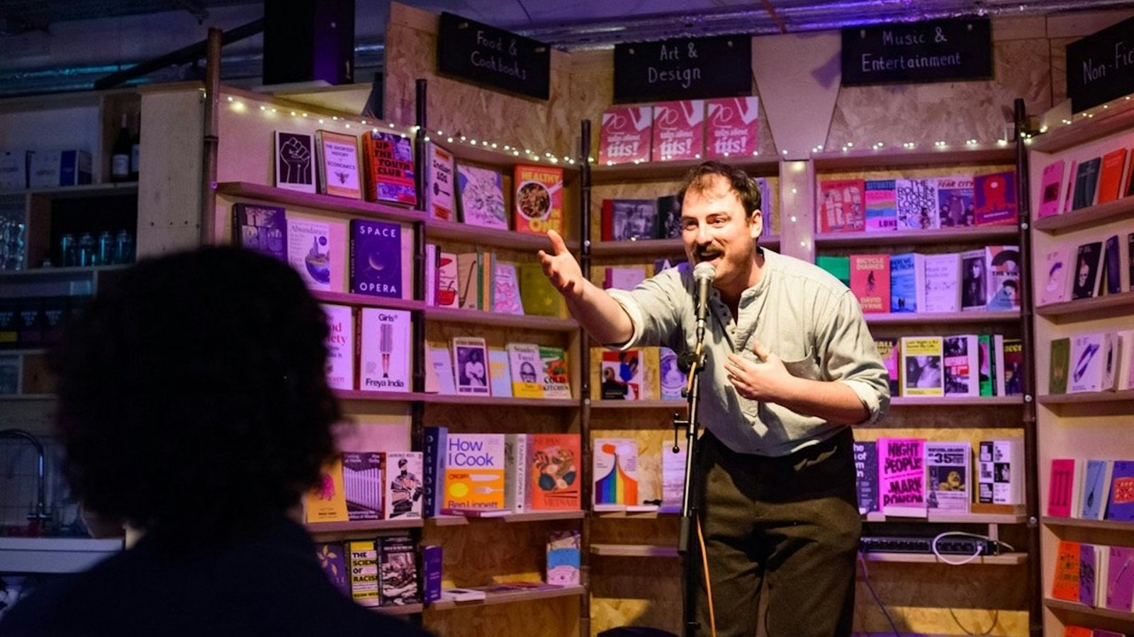 Storytime Presents: Scéalaíochta