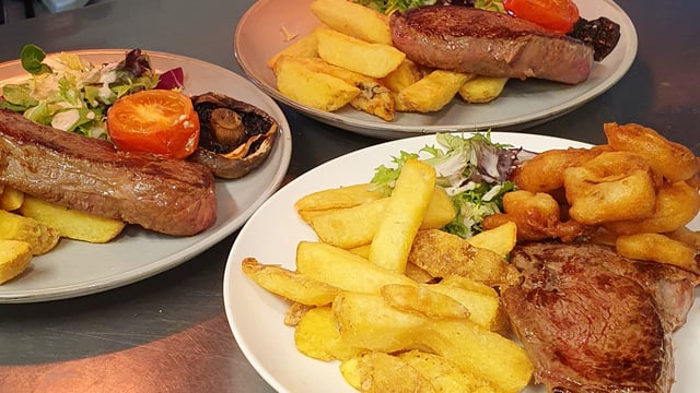 Grab your thinking caps & brainy mates and join us for every Thursday from 8pm for a night of fun & games. Teams of up to 6 people, £2 per person. Chance to win £50 and at times a very nice jackpot rollover! Quizmaster Katharine from The Big Fat Quiz Company hosts the night.