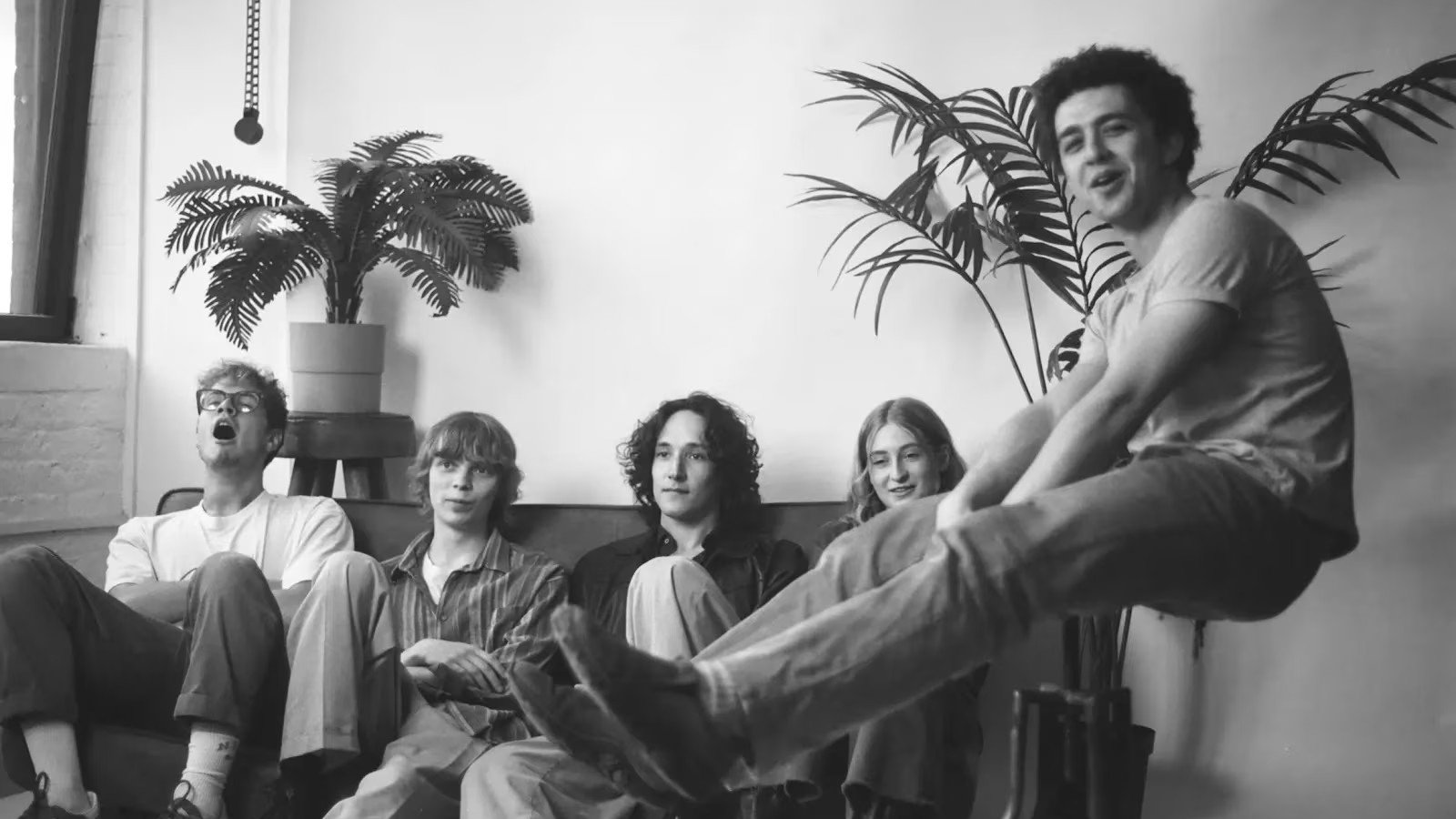 Live Music - The Glowworms + What Jen Wants