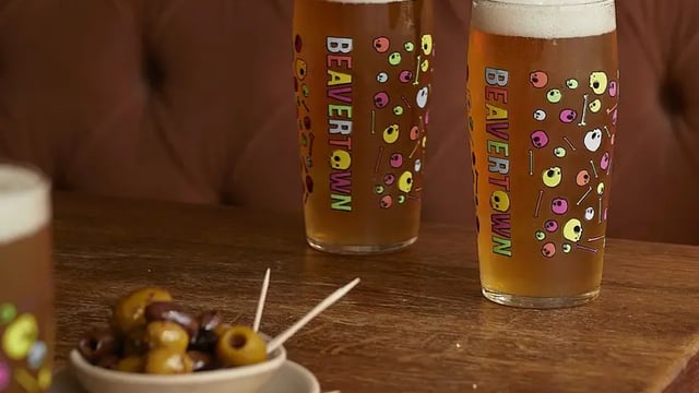 £5 Neck Oil Pints at The White Bear