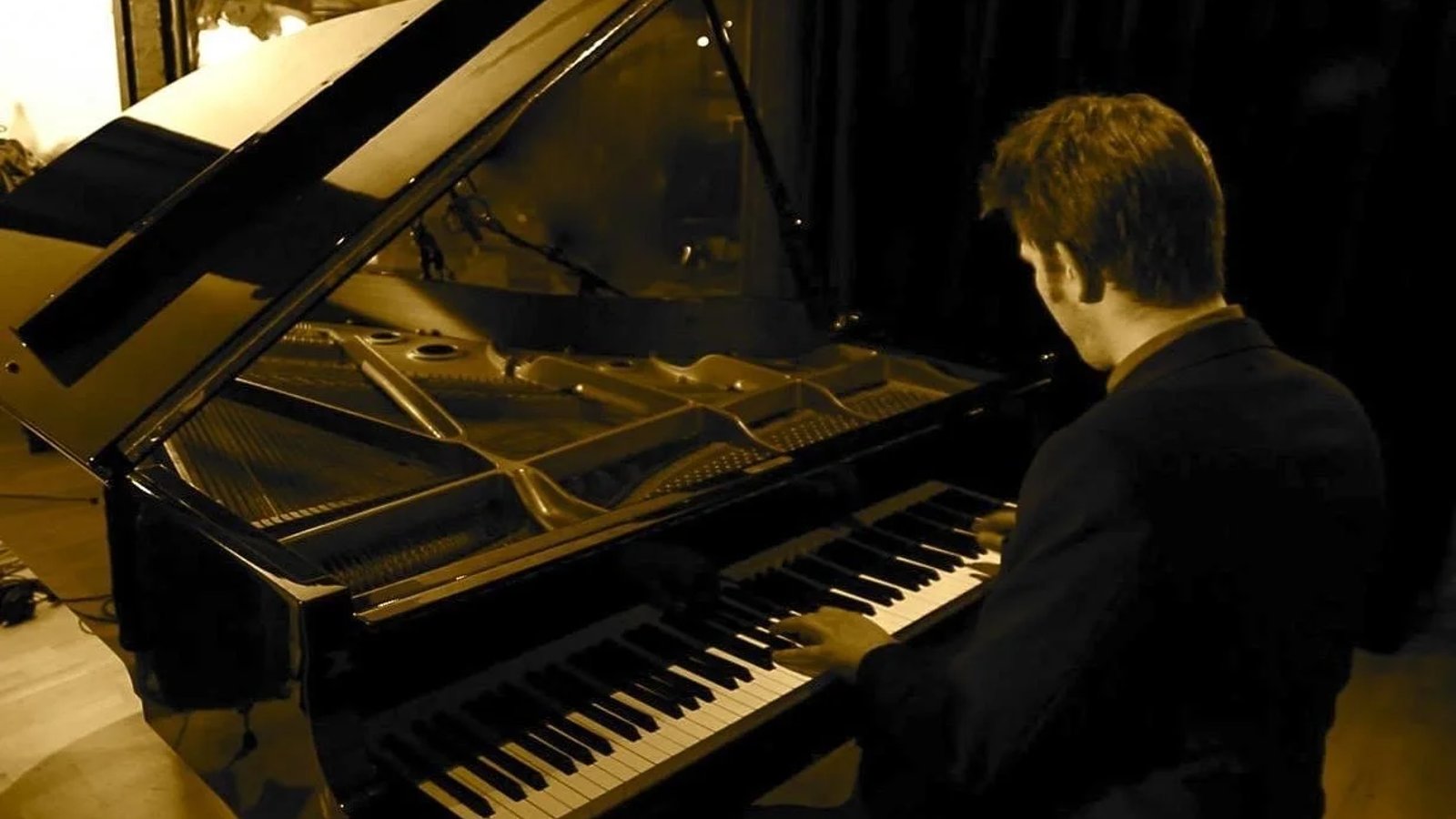 HAMISH BALFOUR - LIVE PIANO