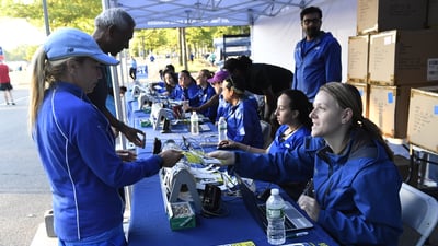 Runners picking up their bib numbers at the NYRR Queens 10K