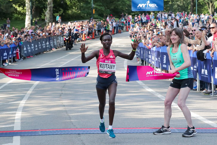 Mary Keitany winning the 2018 Mini 10K
