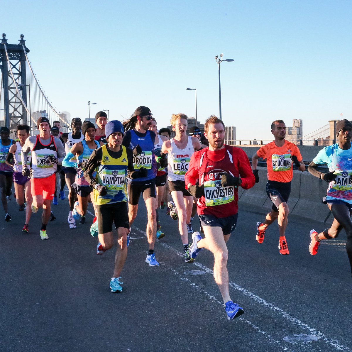 Lead pack of male runners at the 2018 United Airlines NYC Half