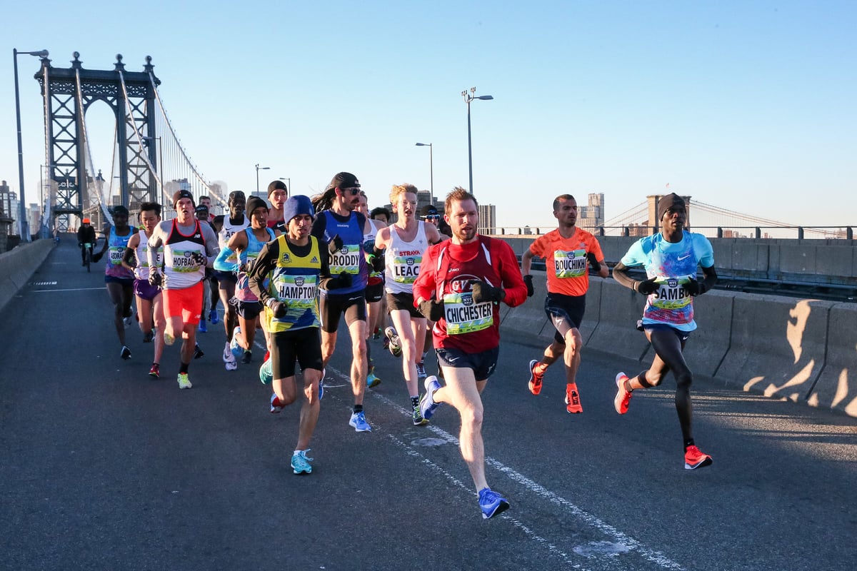 Lead pack of male runners at the 2018 United Airlines NYC Half