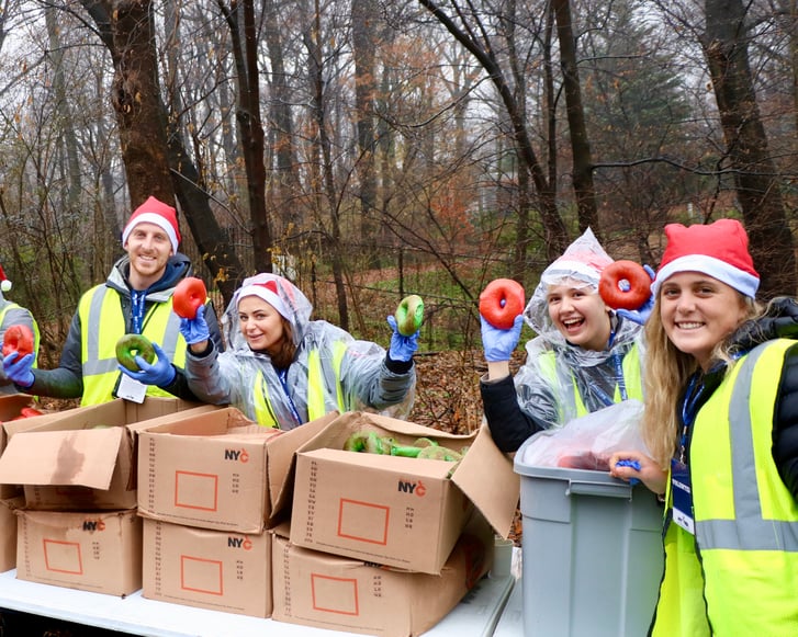 4 volunteers serving red and green bagels