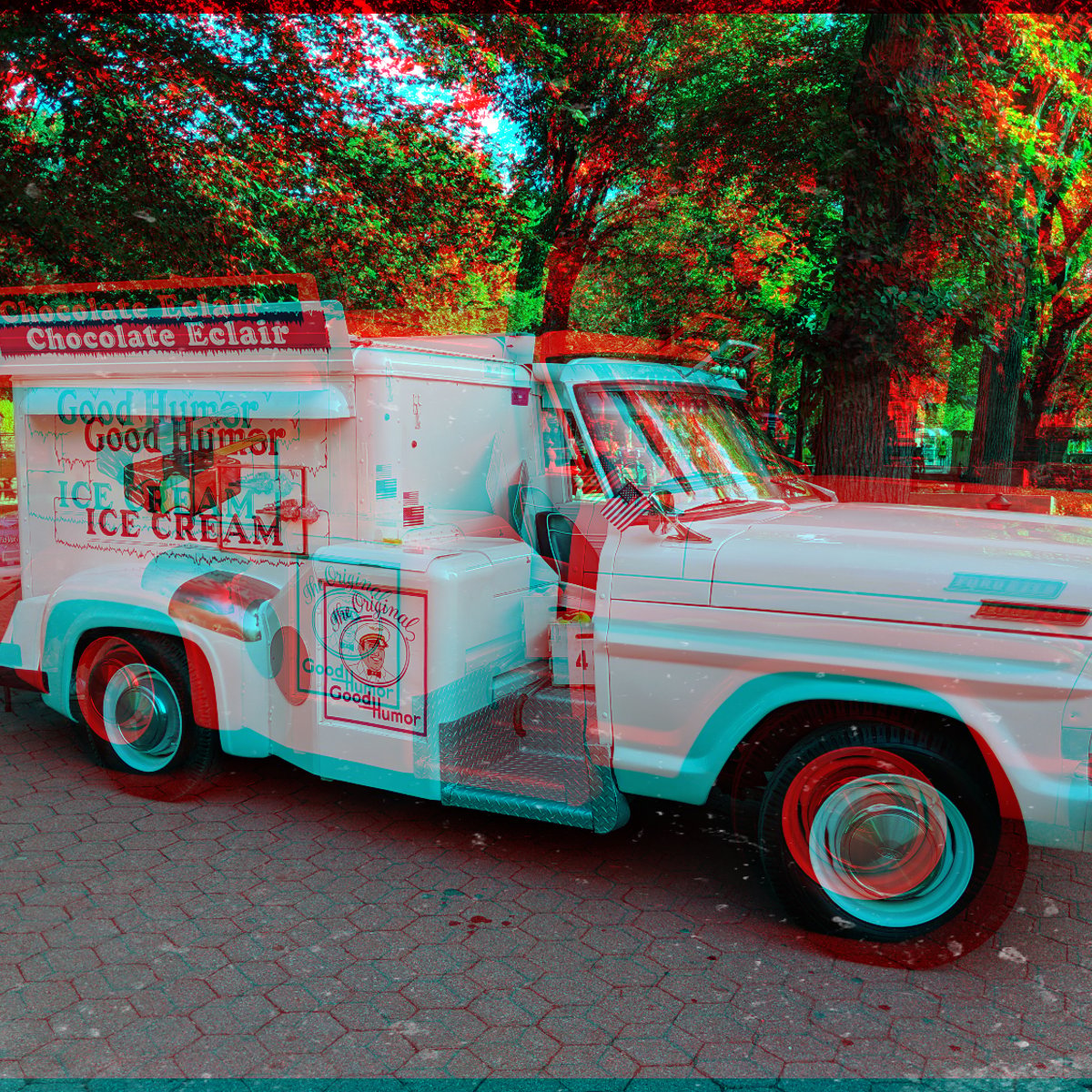 A vintage ice cream truck at the 2019 Retro Run 4M