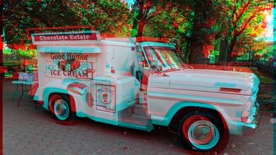 A vintage ice cream truck at the 2019 Retro Run 4M