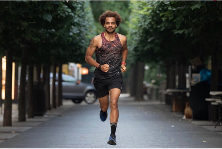 NYRR staffer running on 5th Avenue