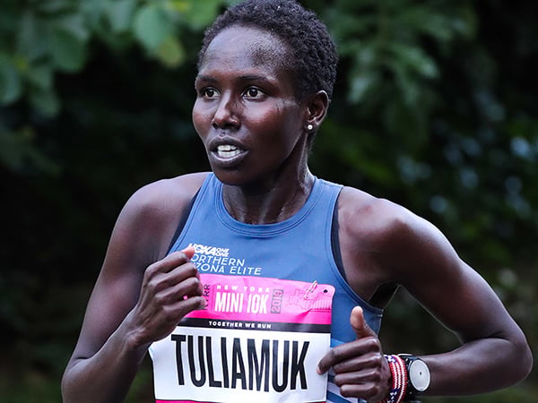 Aliphine Tuliamuk running the 2019 NYRR New York Mini 10K in Central Park