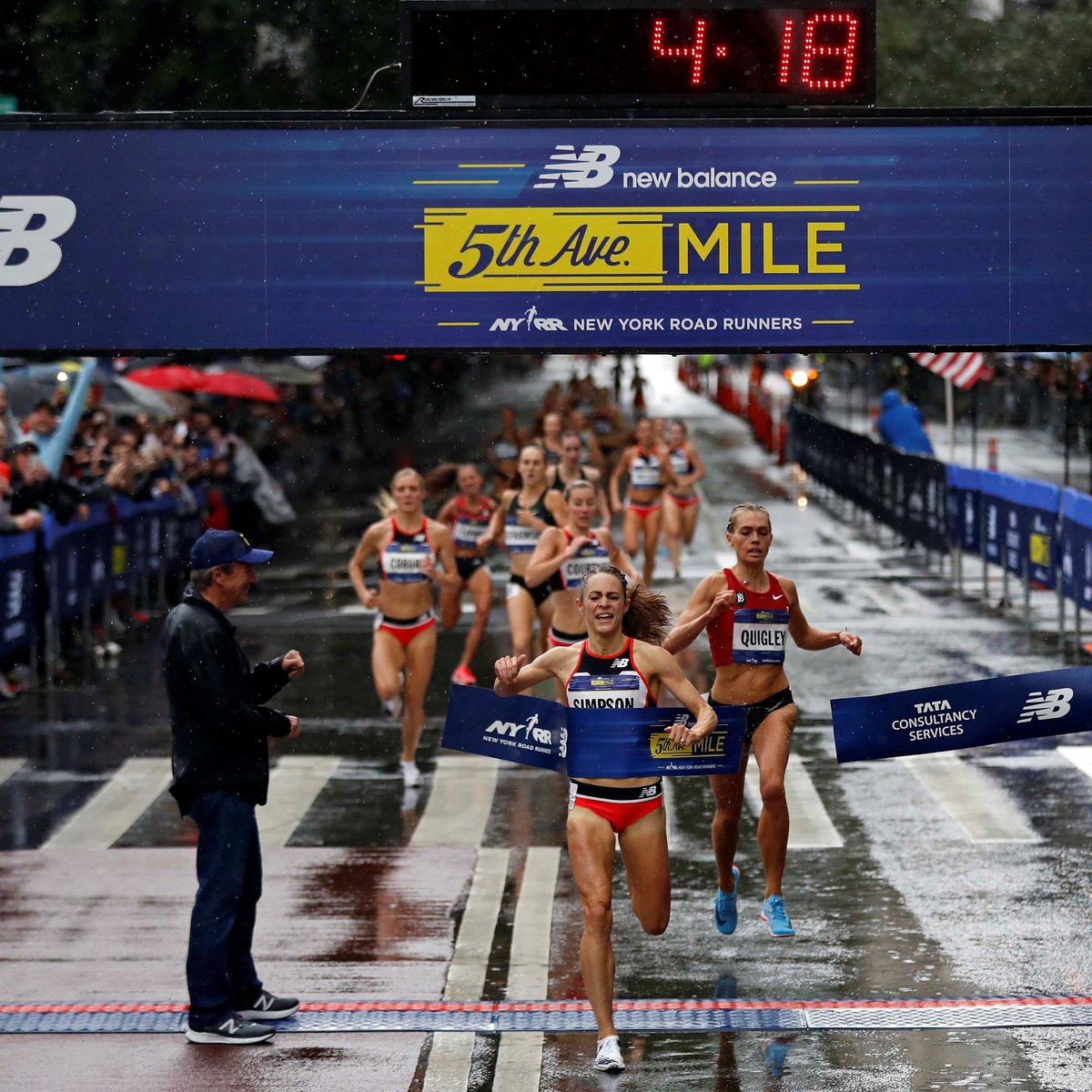 Jenny Simpson wins the 2018 New Balance 5th Avenue Mile