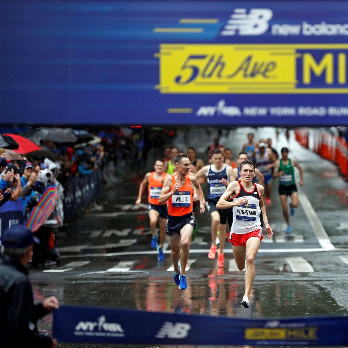 The finishing stretch of the pro men's race at the 2018 New Balance 5th Avenue Mile