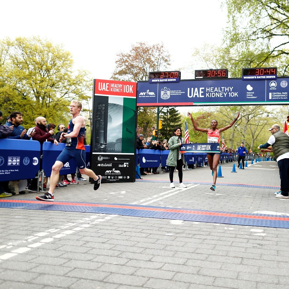 Women's first place finisher Senbere Teferi crosses the finish line.