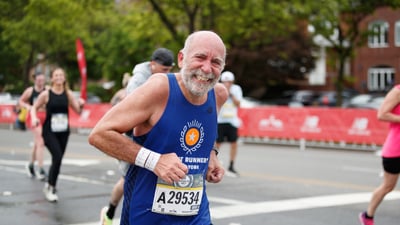 A runner in a Front Runners New York singlet at the RBC Brooklyn Half