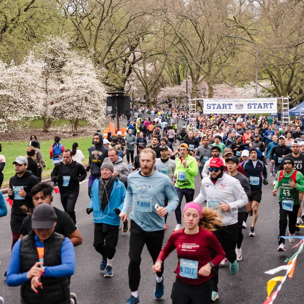 Runners at the Retro 4-Miler