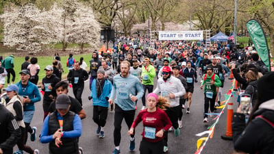 Runners at the Retro 4-Miler