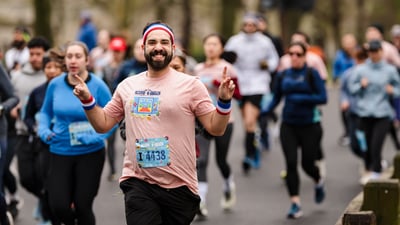 Runners at the Retro 4-Miler