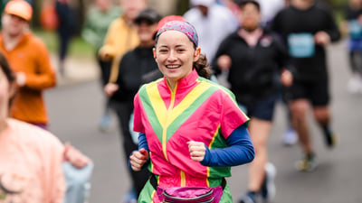 Runners at the Retro 4-Miler