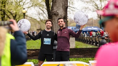Runners at the Retro 4-Miler