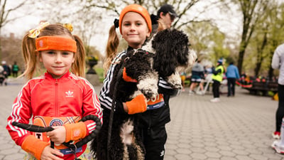 Runners at the Retro 4-Miler