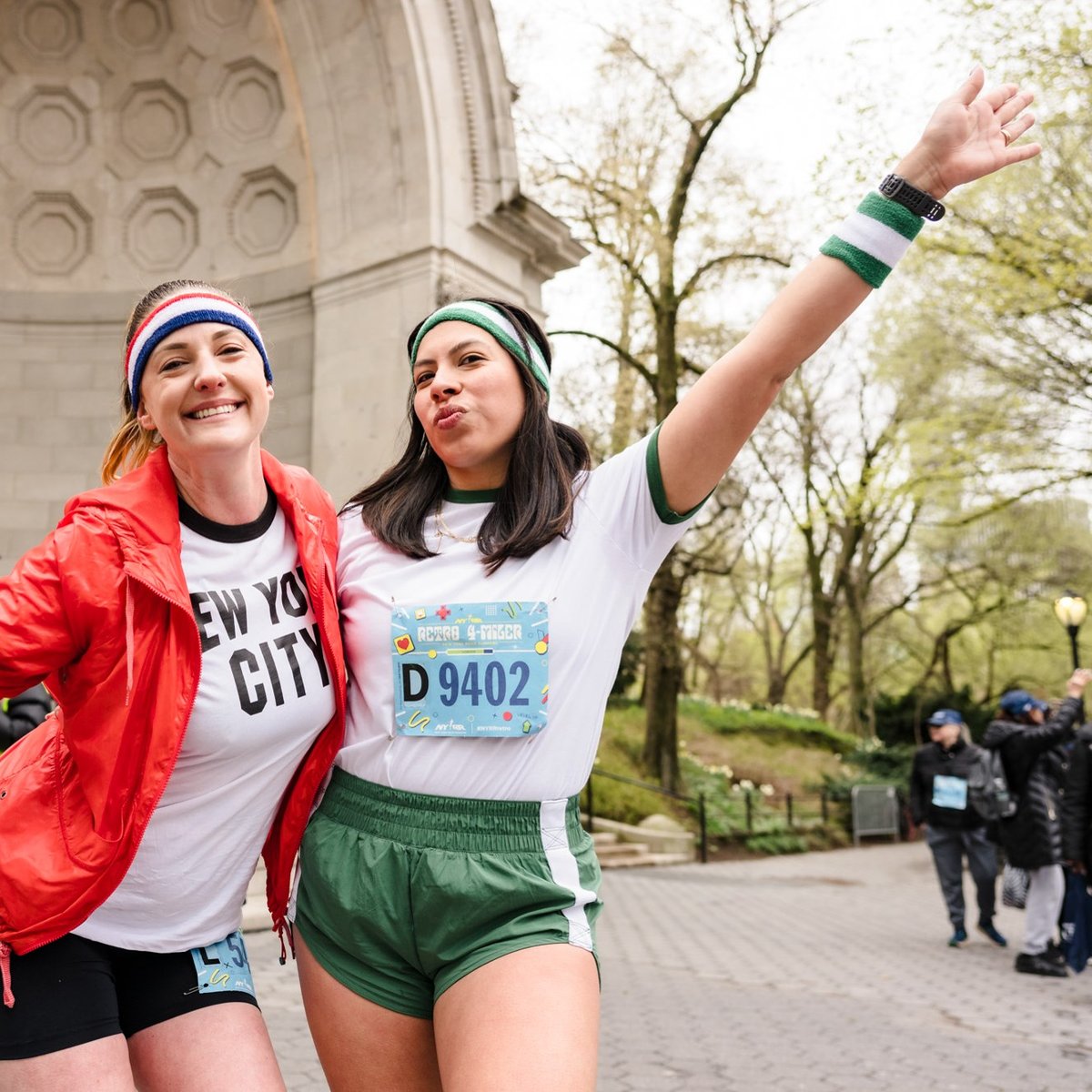 Runners at the Retro 4-Miler