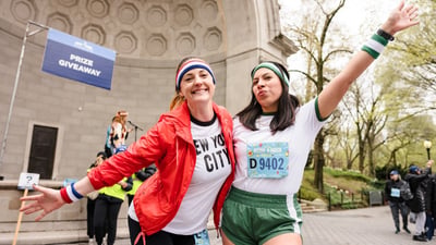 Runners at the Retro 4-Miler