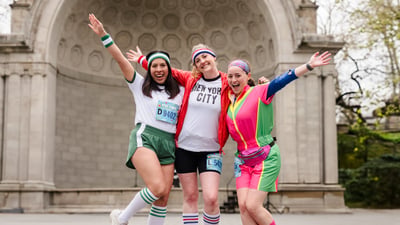 Runners at the Retro 4-Miler