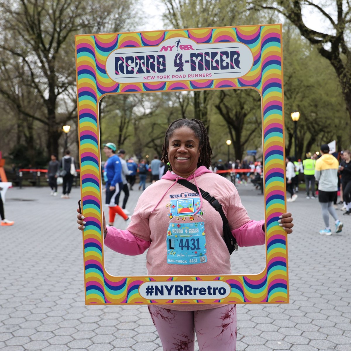 Runners at the Retro 4-Miler