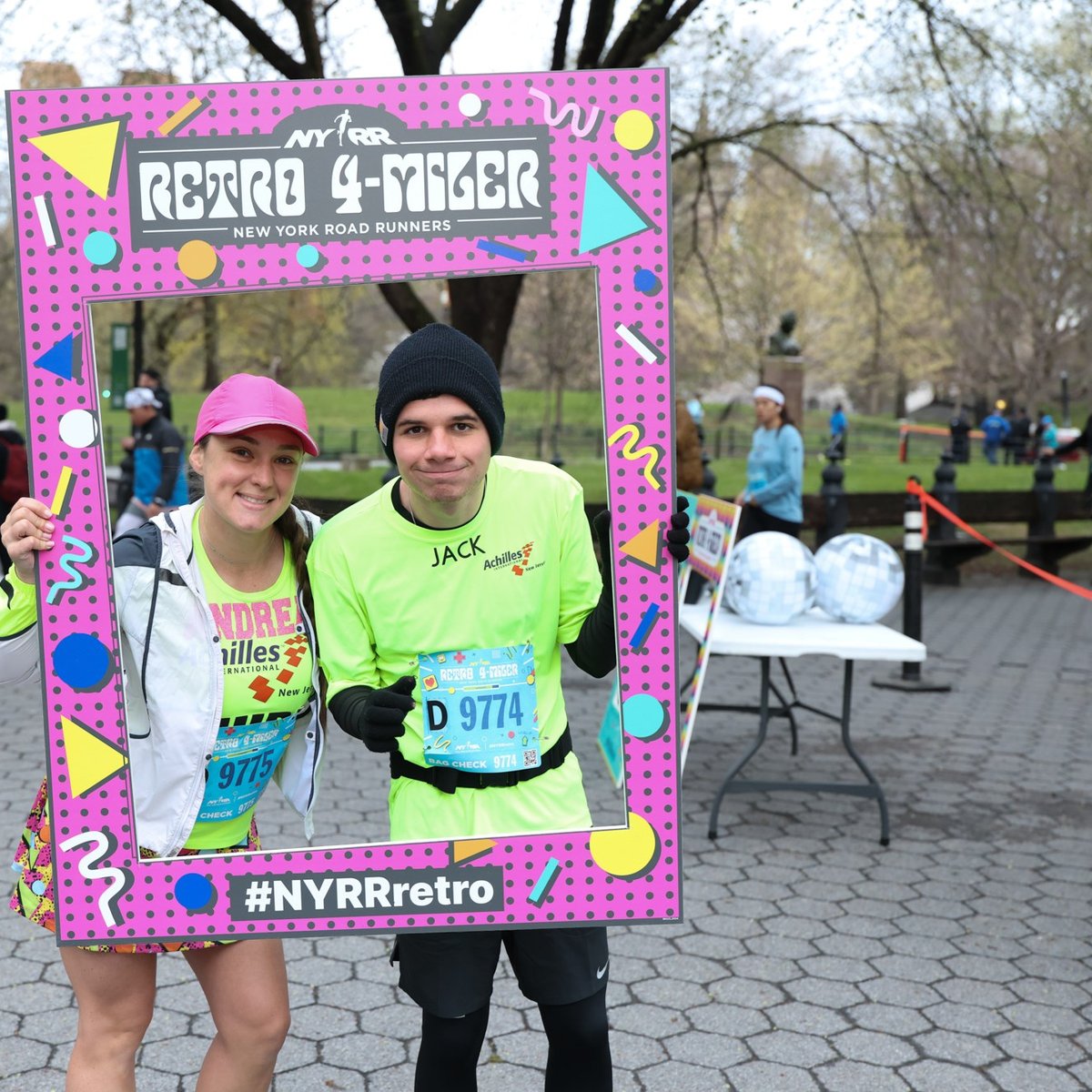 Runners at the Retro 4-Miler