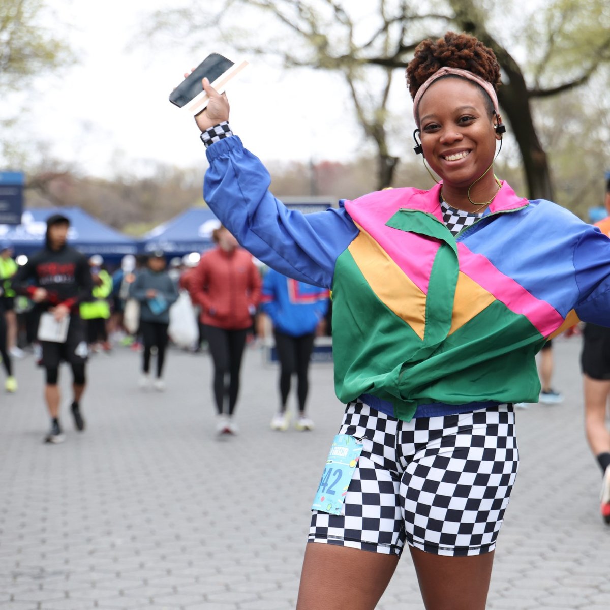 Runners at the Retro 4-Miler