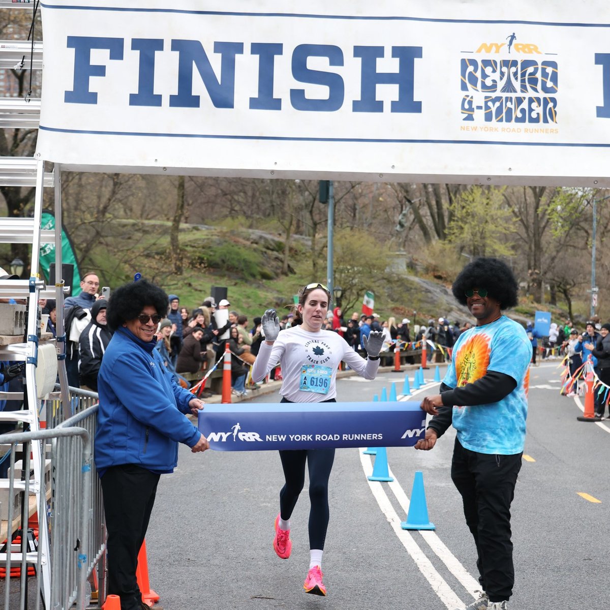 Runners at the Retro 4-Miler