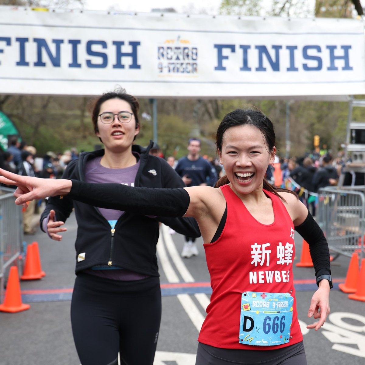 Runners at the Retro 4-Miler
