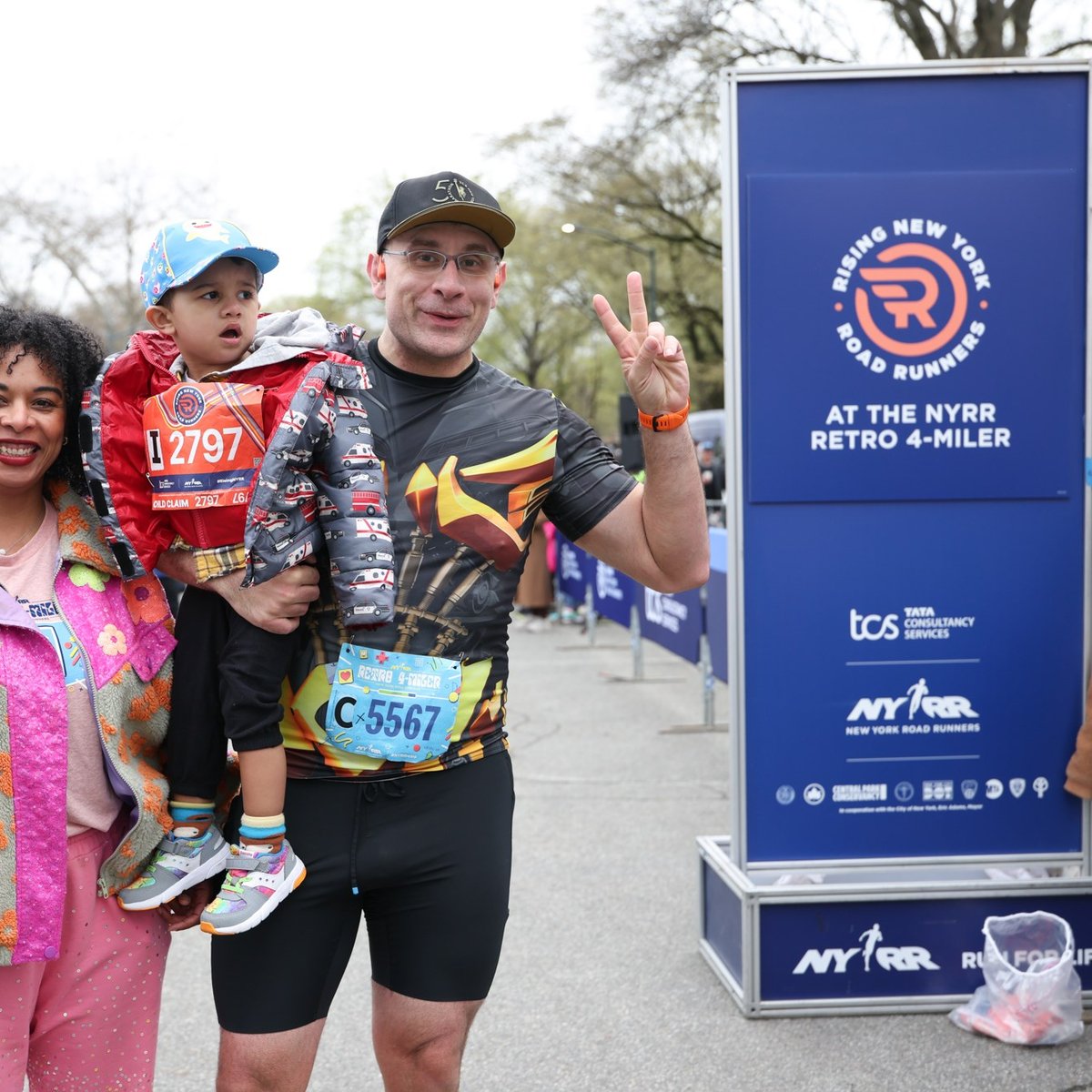 Runners at the Retro 4-Miler