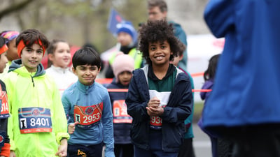 Runners at the Retro 4-Miler