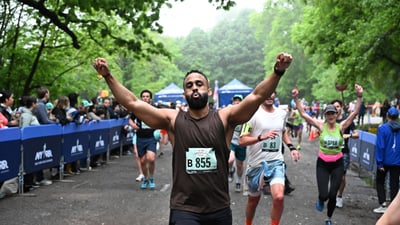 Runners at the Brooklyn R-U-N 5K in Prospect Park