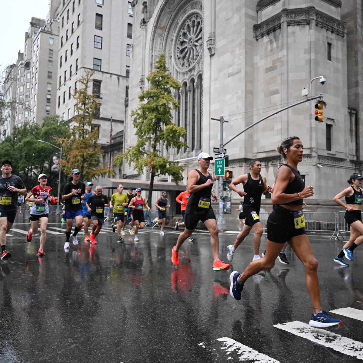 Runners at the 2025 5th Ave Mile
