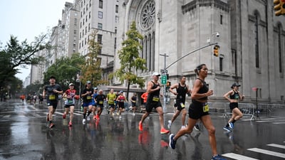 Runners at the 2025 5th Ave Mile