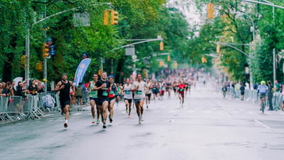 Runners at the 2025 5th Ave Mile