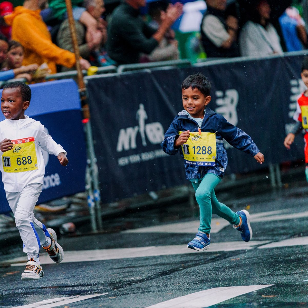 Runners at the 2025 5th Ave Mile