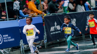 Runners at the 2025 5th Ave Mile