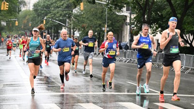 Runners at the 2025 5th Ave Mile