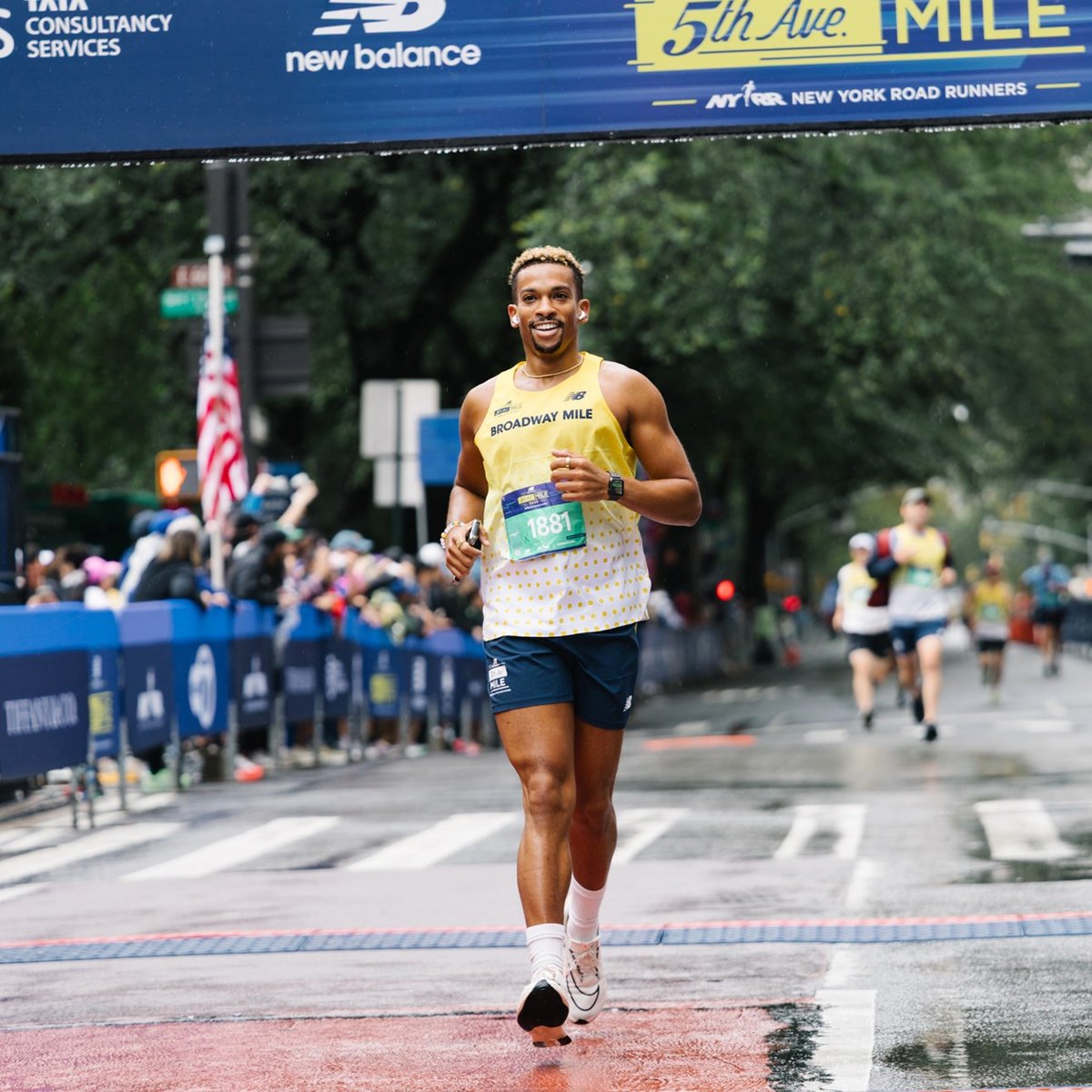 Runners at the 2025 5th Ave Mile