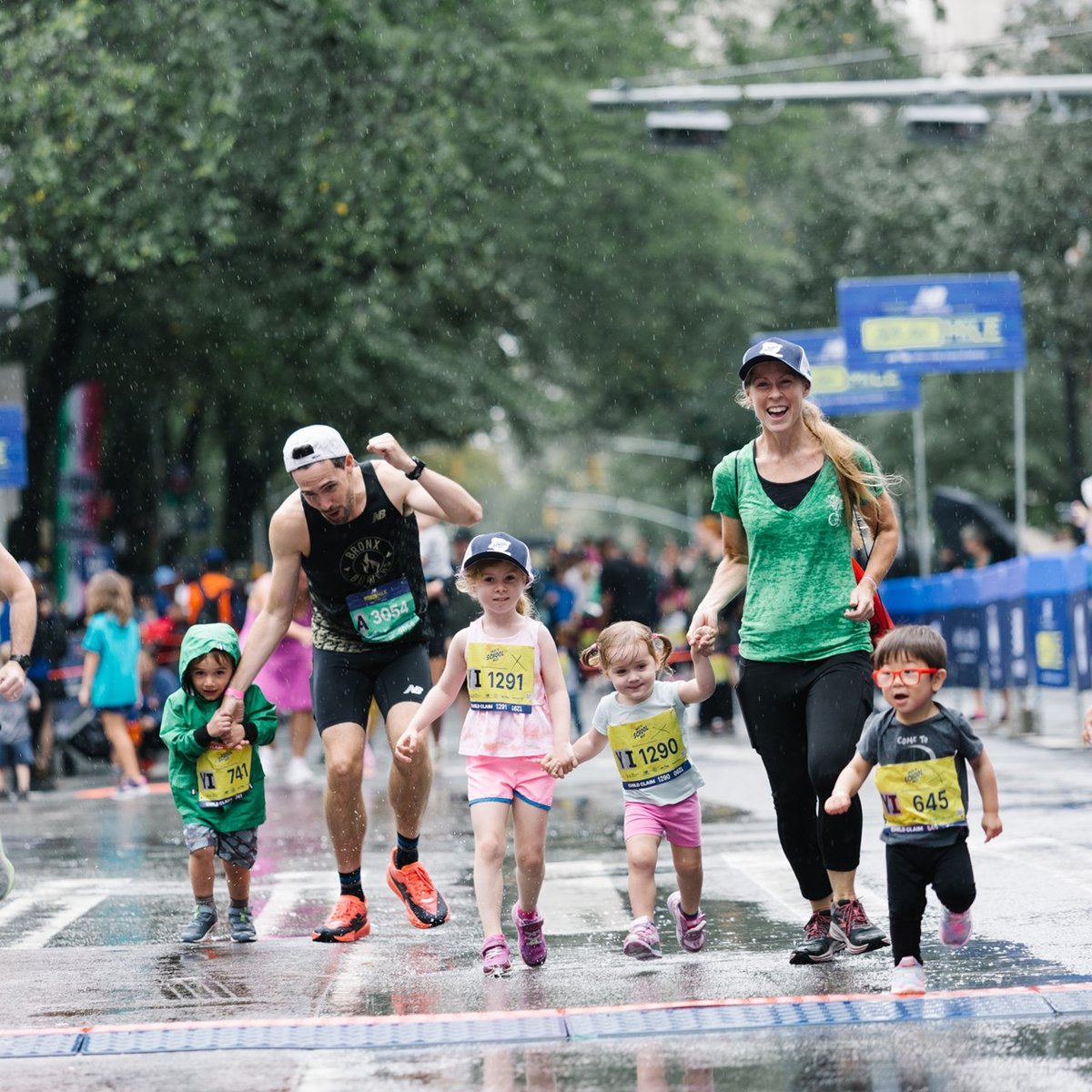 Runners at the 2025 5th Ave Mile