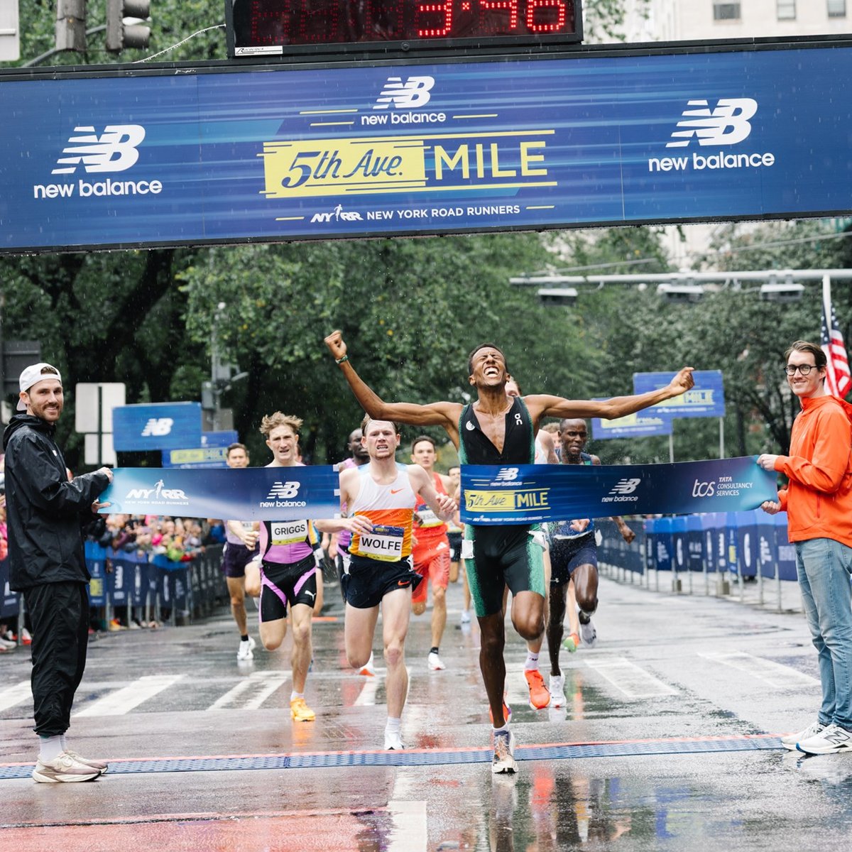 Runners at the 2025 5th Ave Mile