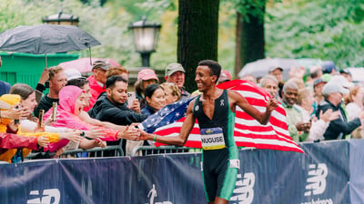 Runners at the 2025 5th Ave Mile